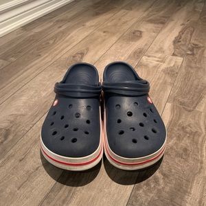 NAVY BLUE CROCS WITH FREE CHARMS - MENS SIZE 13